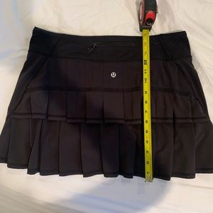 Lululemon black skirt size 8 tall